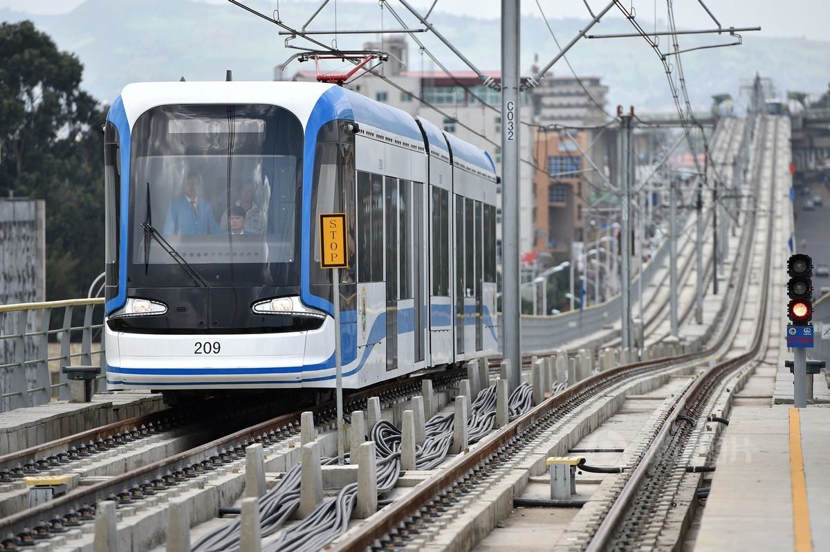 19公里,其中,地铁6302.79公里,轻轨217.60公里,单轨98.