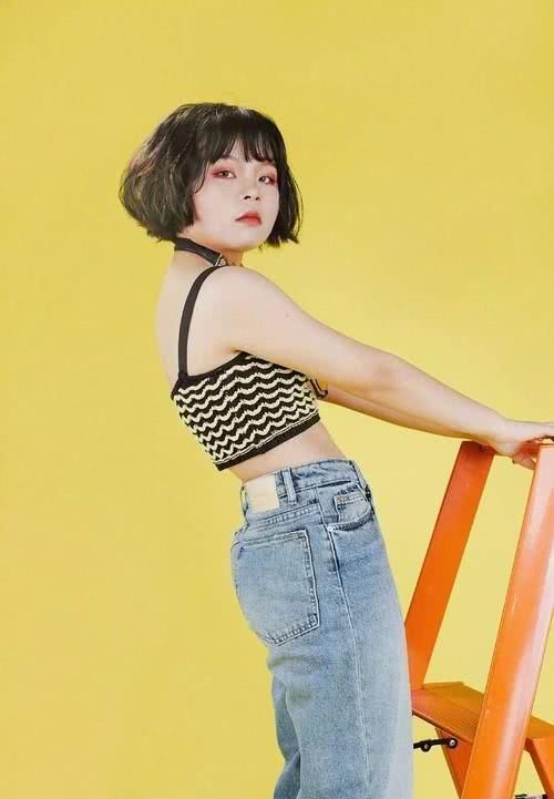  p>cindy,本名范丽娜,2000年2月6日出生于安徽省亳州市,中国内地流行