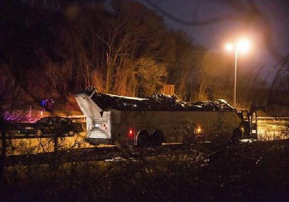 4·8美国纽约州大巴撞天桥事故