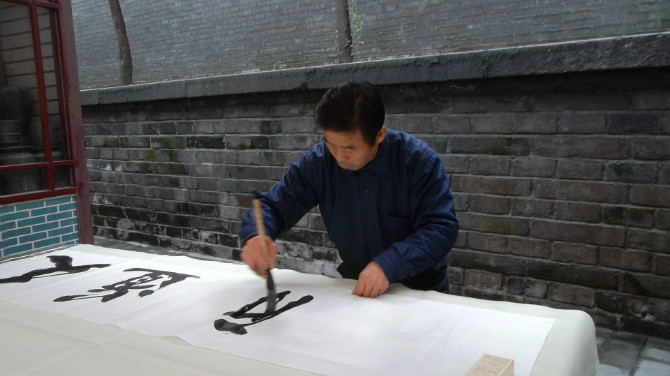 出生于名家辈出的陕西蒲城,是一名实力派 a target="_blank" href="