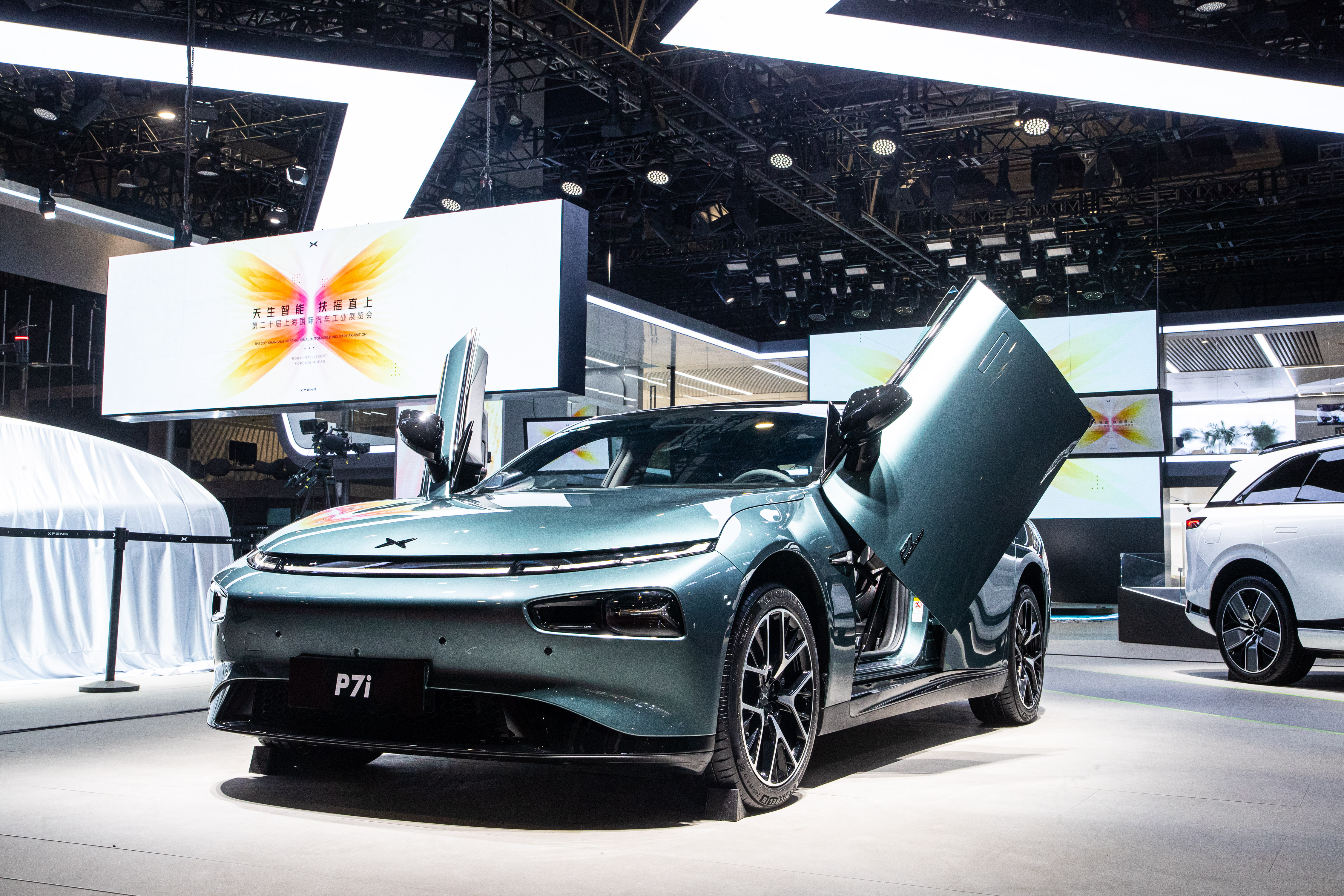 data-lemmaid="18716093">小鹏汽车旗下一款纯电动多用途乘用车