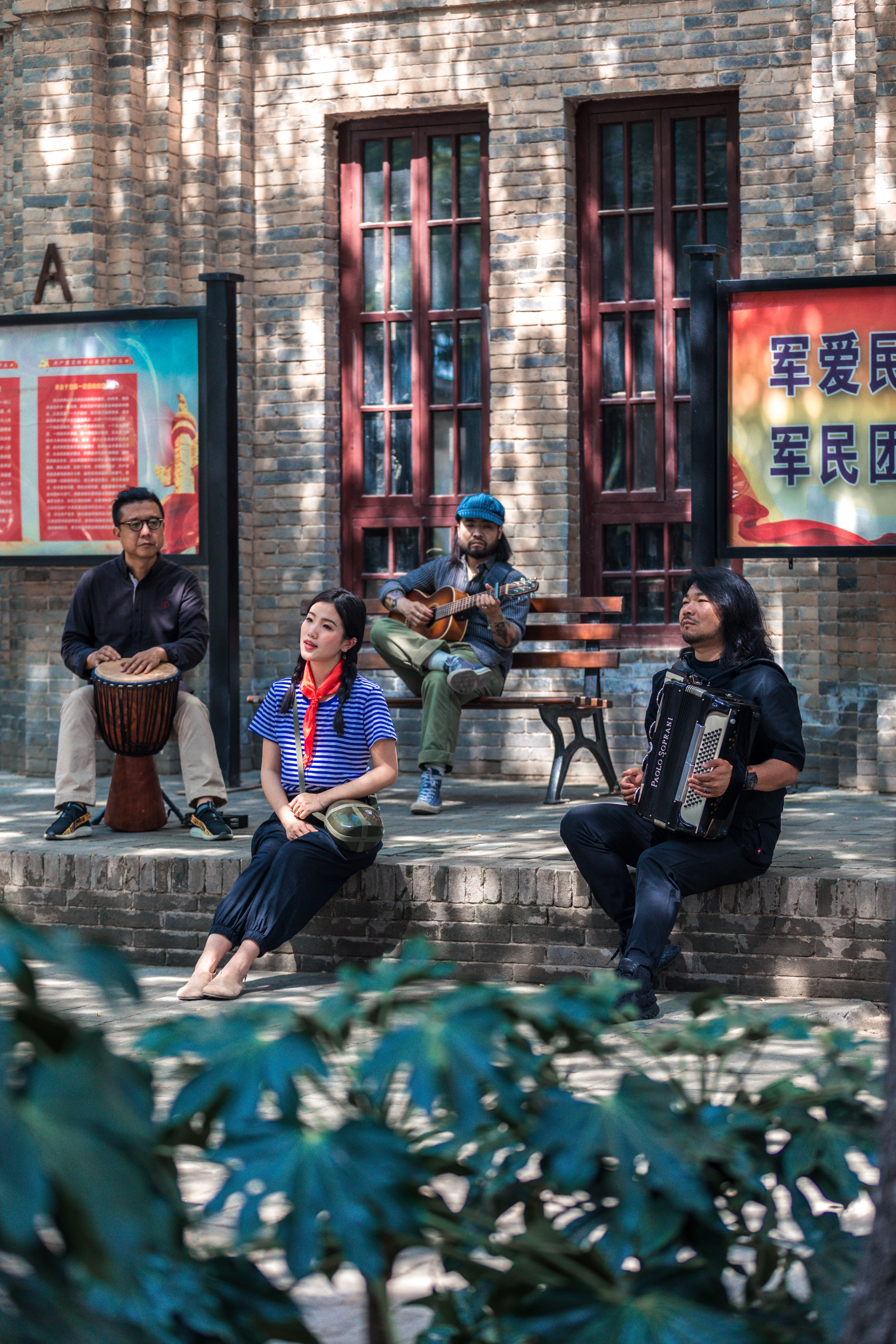  p>古城四月乐队,主要作品《长安圆舞曲》 /p>