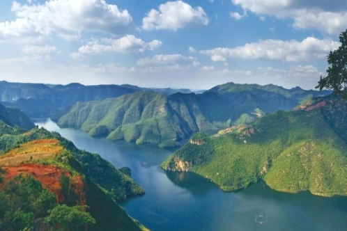  p>明月水库水利风景区,位于达州市开江县.