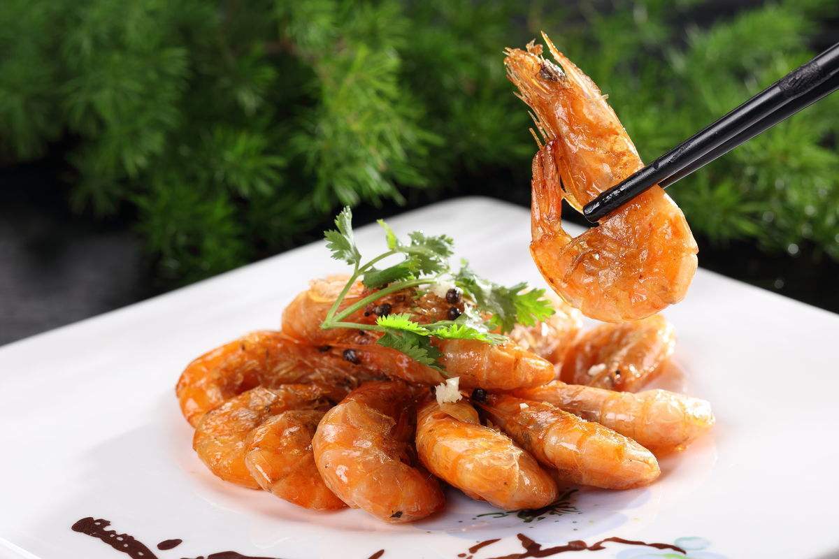  p>椒盐虾是一道色香味俱全的地方名肴,属于粤菜系.