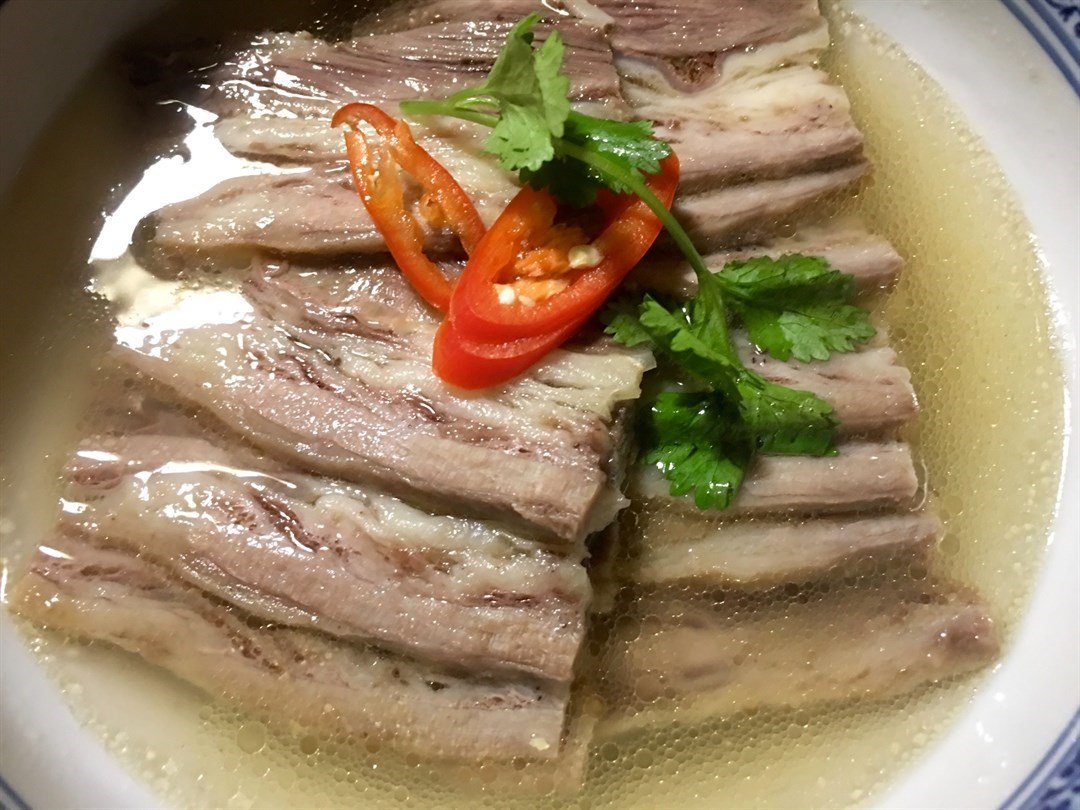  p>清汤牛腩是一道美味可口的名肴,属于 a href="#" data-lemmaid="