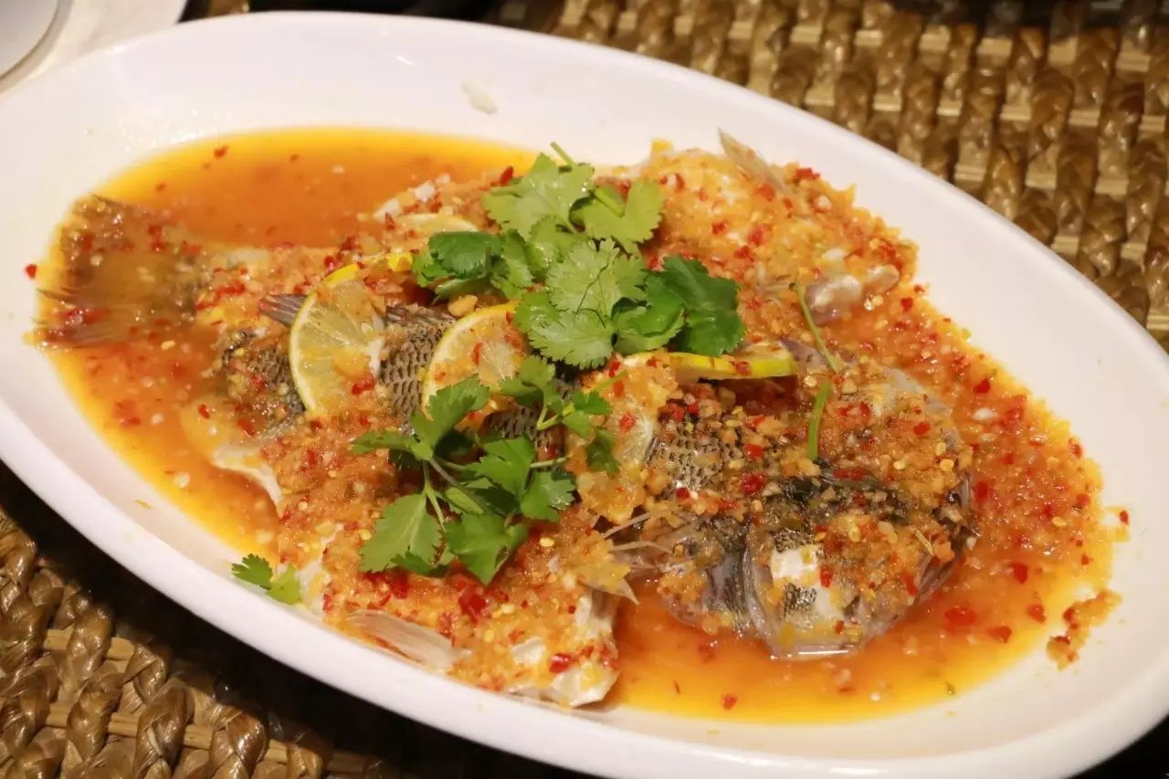 蒜蓉粉丝蒸鲈鱼