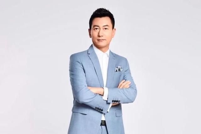 data-id="gnzzvr6qyi">鲁健,1972年10月4日出生于内蒙古自治区阿拉善