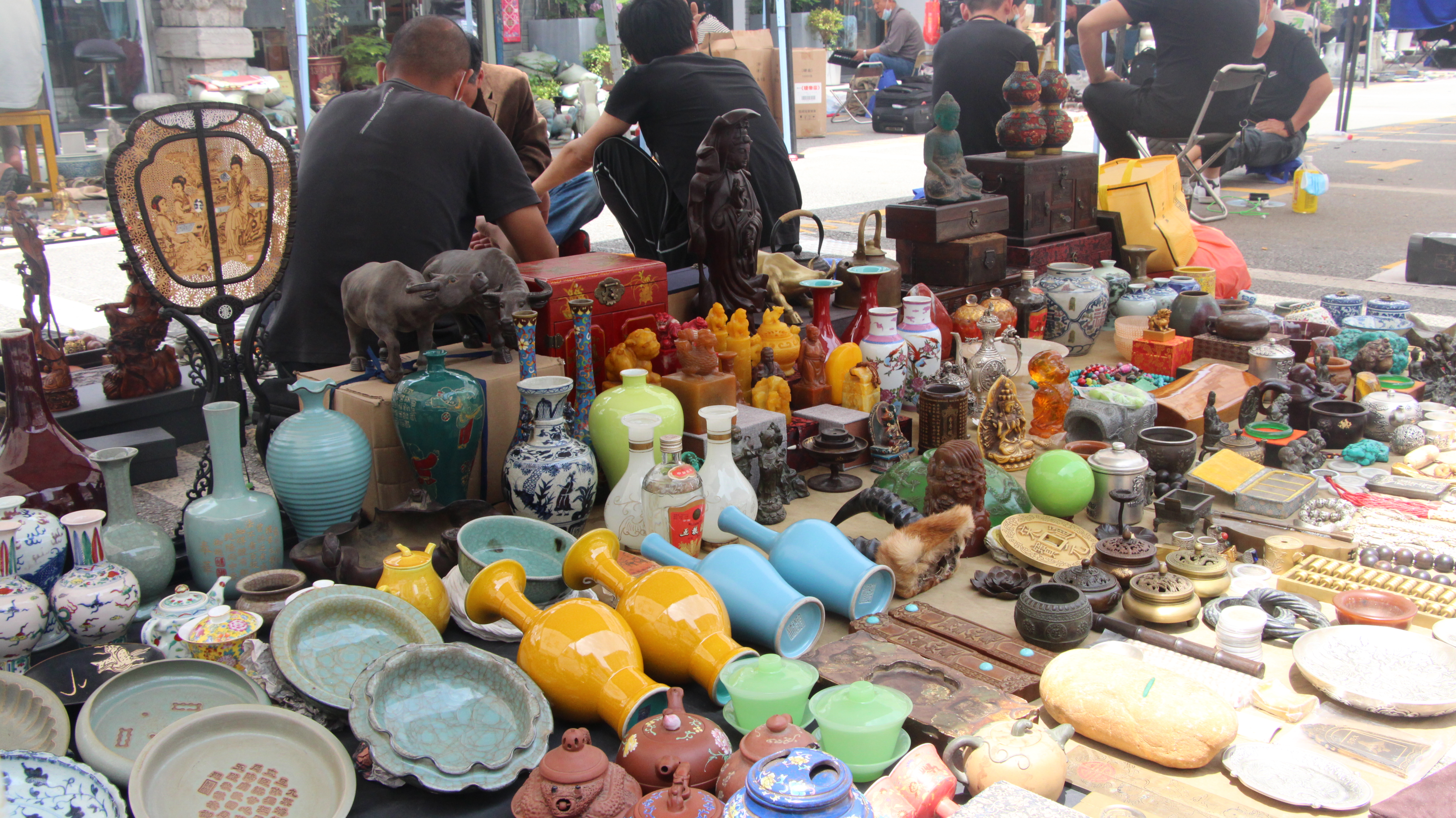  p data-id="gnbd05plrs">徐东古玩城位于武汉武昌区徐东大街30号