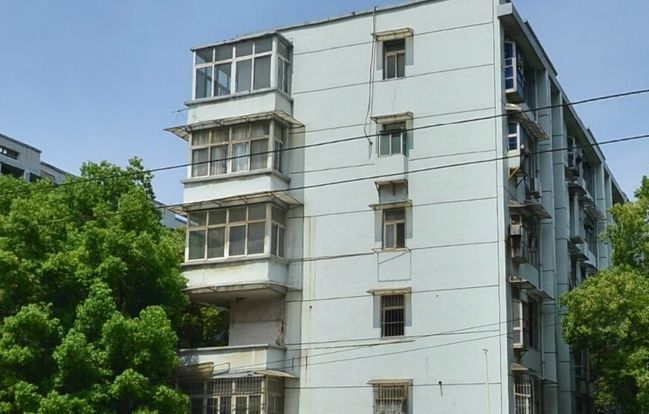  p>岳家嘴小区一期位于武汉市洪山东湖东亭,总建筑面积135000,总占地