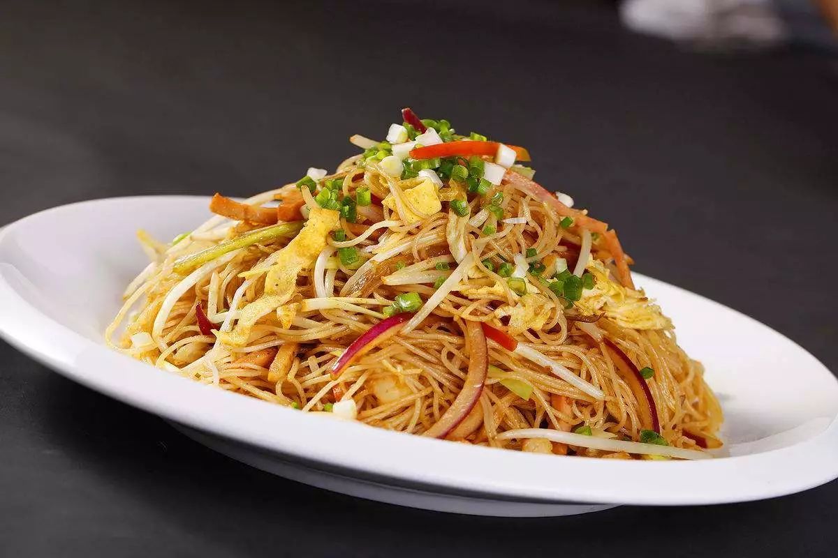  p>星州炒米粉,鲜嫩爽滑,咸味适中,风靡星洲. /p>