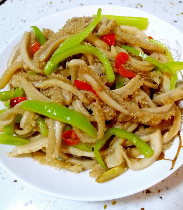  p>青椒炒牛肚是一道菜,制作材料有熟牛肚,青椒等. /p>