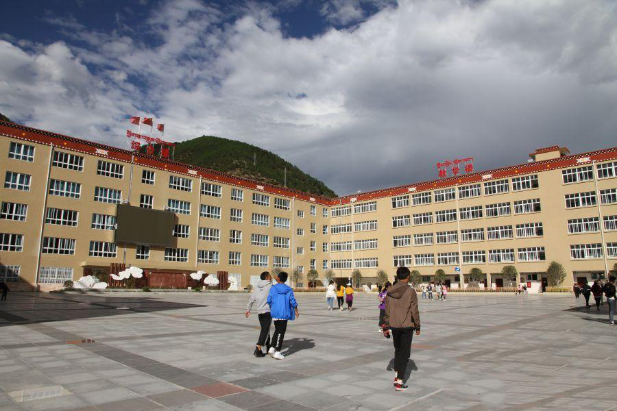  p>雅江中学,创办于1959年9月,是一所成为高完中,雅江县重点中学,八五