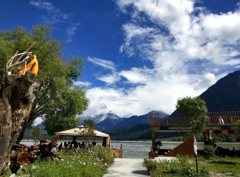 隶属于四川省甘孜藏族自治州 a target="_blank" href="/item/巴塘县