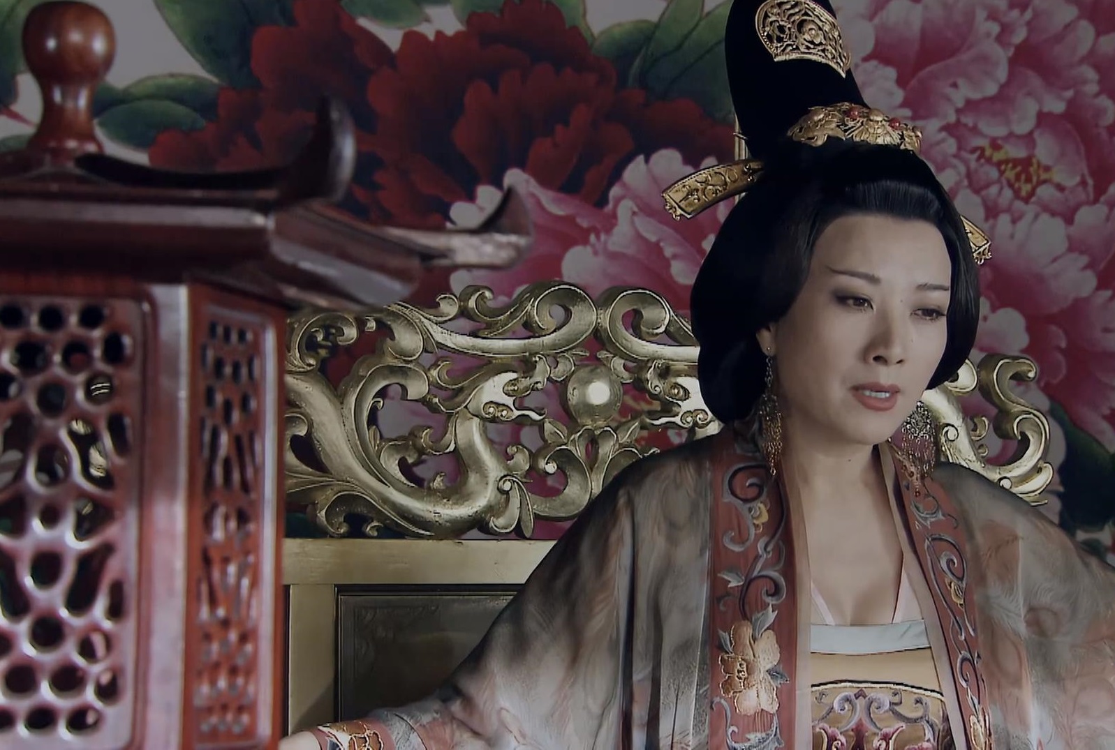  p>白骨姣是魏仁宗皇帝蒙德华的皇后,白骨姣原名蒙美娇,出自大魏皇族