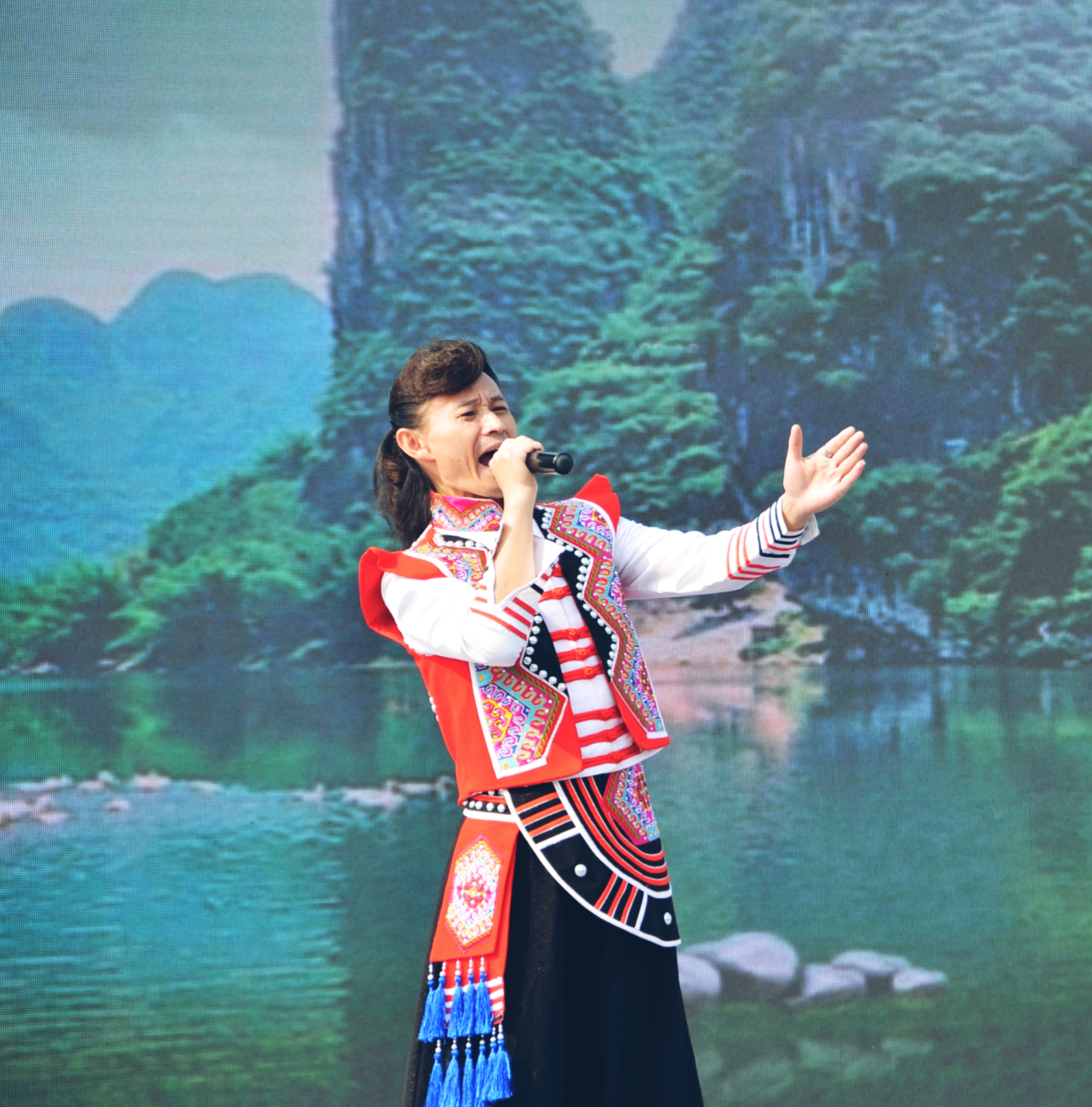  p data-id="gnbj4yp0bk">王爱华,著名原生态歌唱家; sup data-ctrid=