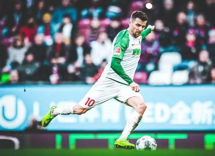 18日出生于科隆, a target="_blank" href="/item/德国足球/10816991"