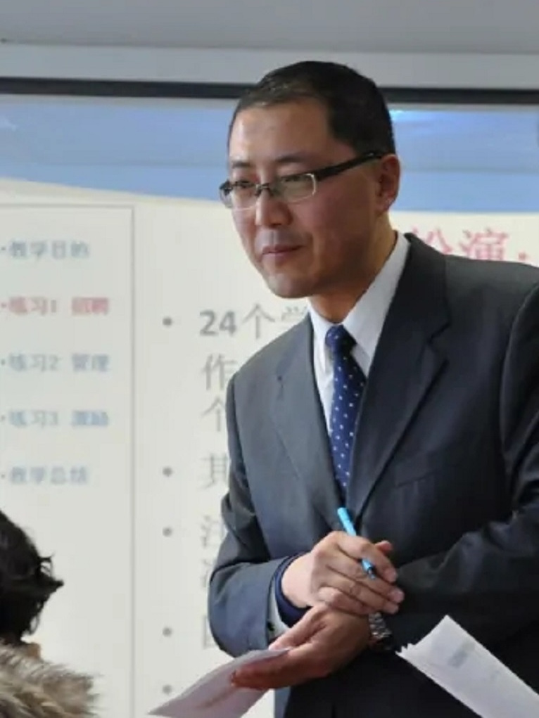 >张晖,男,1968年12月生于北京,北京电子科技职业学院经济管理系副教授