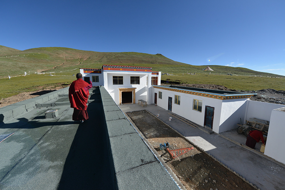  p>阿扎寺位于青海省玉树州治多县扎河乡. 是重要的直贡噶举派寺庙.