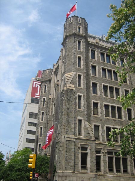 坦普尔大学,简称"tu",坐落在 a target="_blank" href="/item/美国