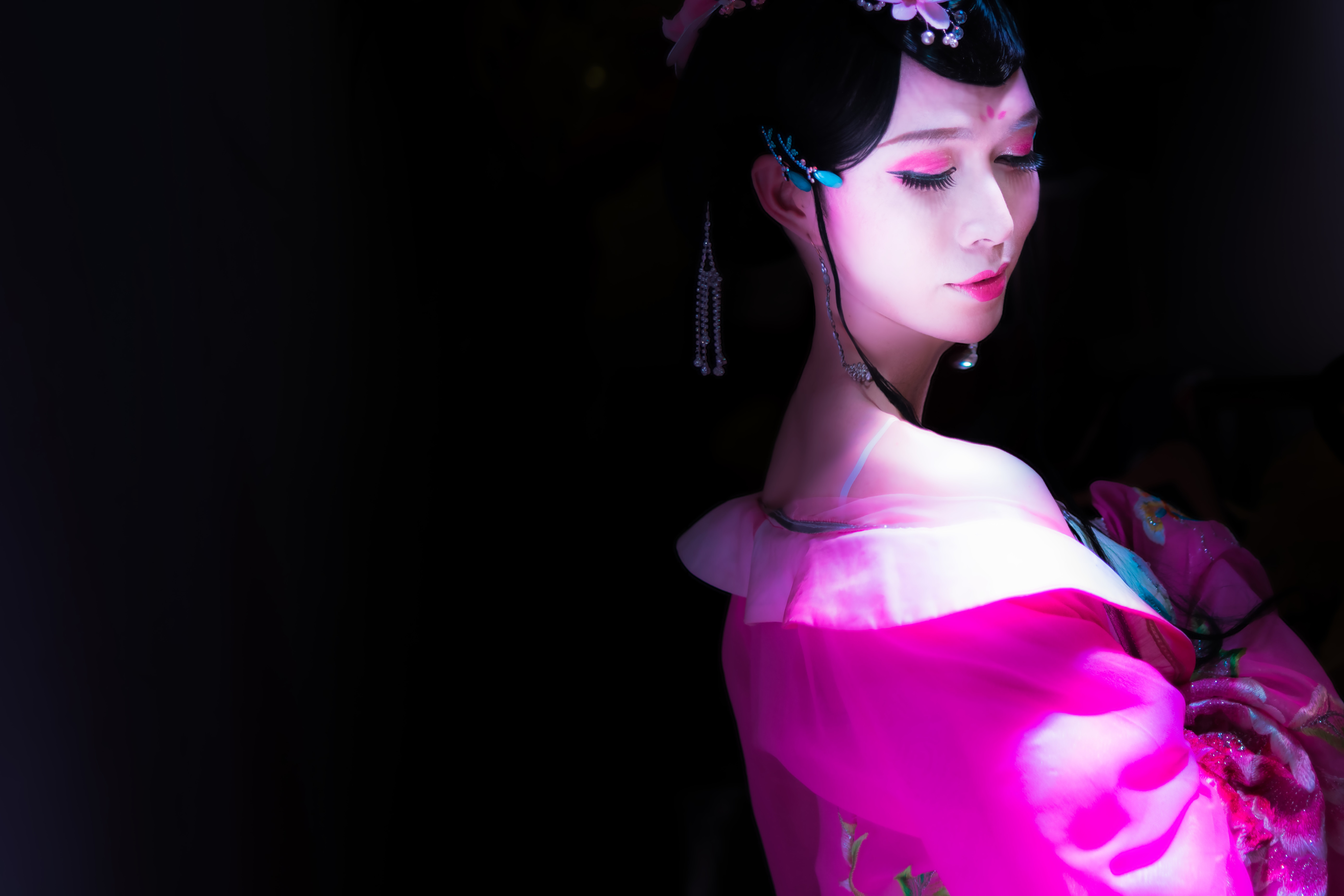 bgzubs5">馨妃,中国著名 a target="_blank" href="/item/反串/14596"