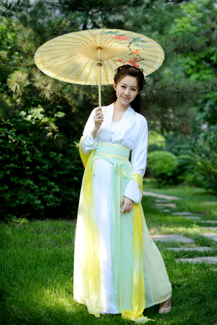  p>汉服,全称是"汉民族传统服饰",又称汉衣冠, a href="#">汉装 /a>, 