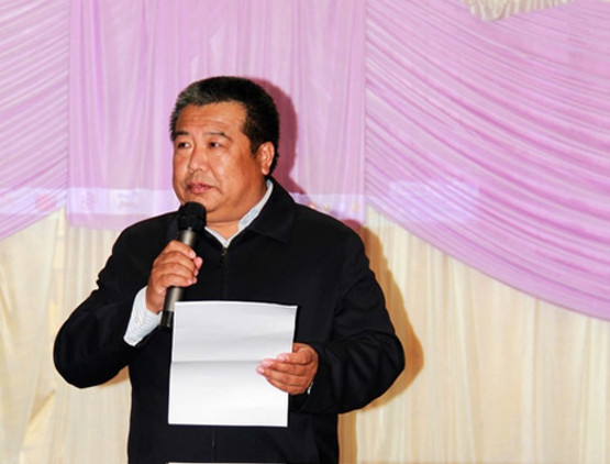 曾任河北省巨鹿县扶贫开发办公室主任,党支部书记.