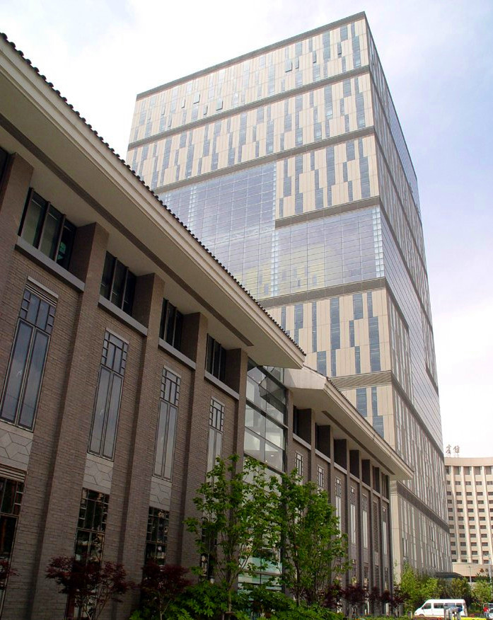 university)简称"同济",是教育部直属并与上海市共建的全国重点大学