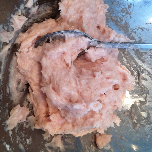 vfv0yzq">番茄鱼滑汤是一道以番茄为主要食材烹制的美食,制作难度普通