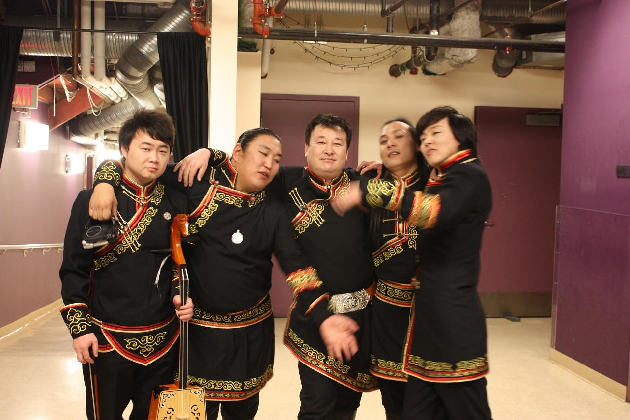  p>黑骏马组合成立于2003年10月,由五个 a target="_blank" href="