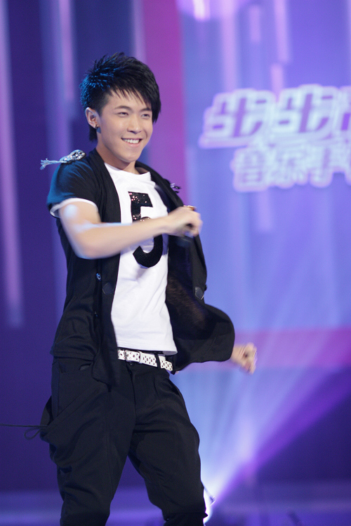  p data-id="gnb9xo5vkx">崔岩巍,男,2010《快乐男声》南宁唱区20强