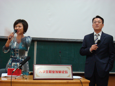 ">许可,女,1976年5月出生,毕业于南京邮电学院,做过电信工程师,主持人