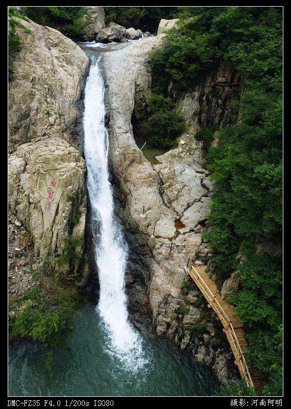 ">白龙潭风景区,地处 a target="_blank" href="/item/燕山/220745"