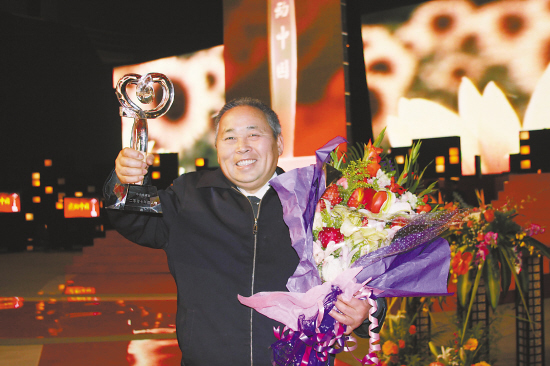  p>谢延信,男,汉族,河南省 a target="_blank" href="/item/滑县