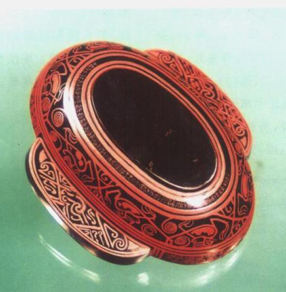 西汉黑漆朱绘雷凤纹耳杯