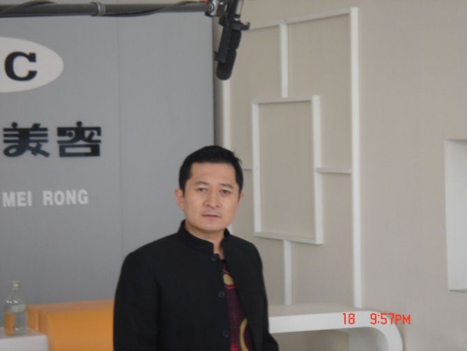  p data-id="gnwno0x6g0">赵钢,中国内地男演员,经纪人,制片人,发行人