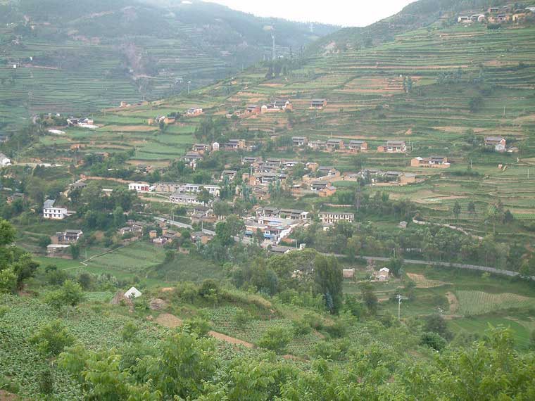  p>密么村隶属于云南省大理南涧彝族自治县宝华镇拥政村委会,位于宝华