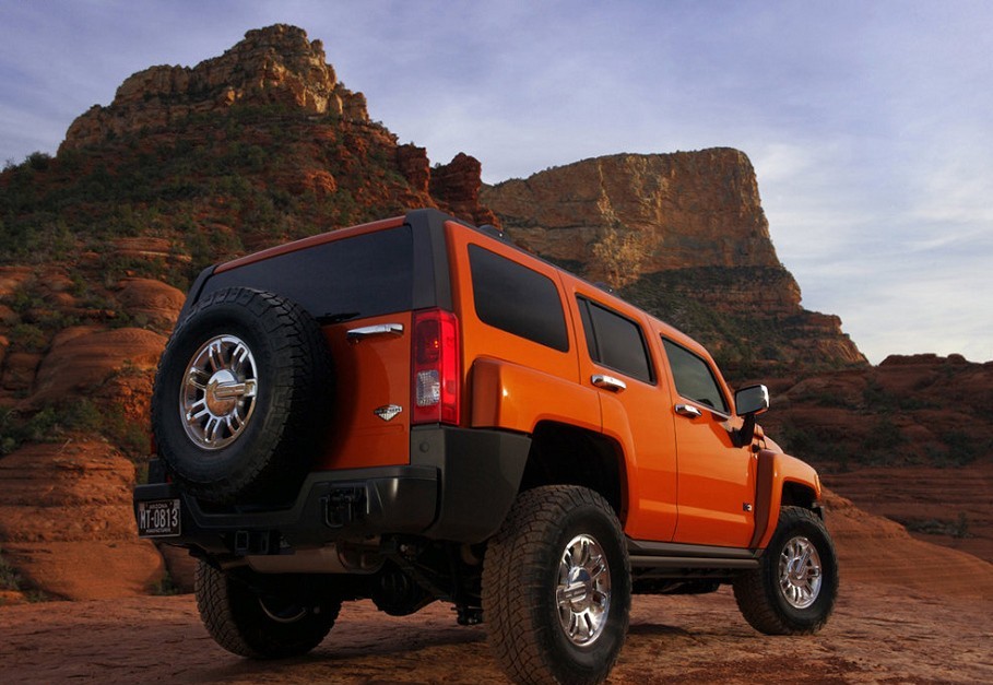  p>悍马h3保留了方方正正的进气口,几乎垂直的前 a target="_blank"