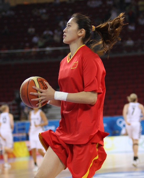  p>隋菲菲,女,汉族,1979年1月29日出生于山东青岛的一个体育家庭,曾是