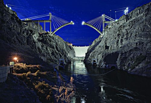  p>胡佛大桥,正式全名为迈克·奥卡拉汉-帕特·蒂尔曼纪念大桥(mike o