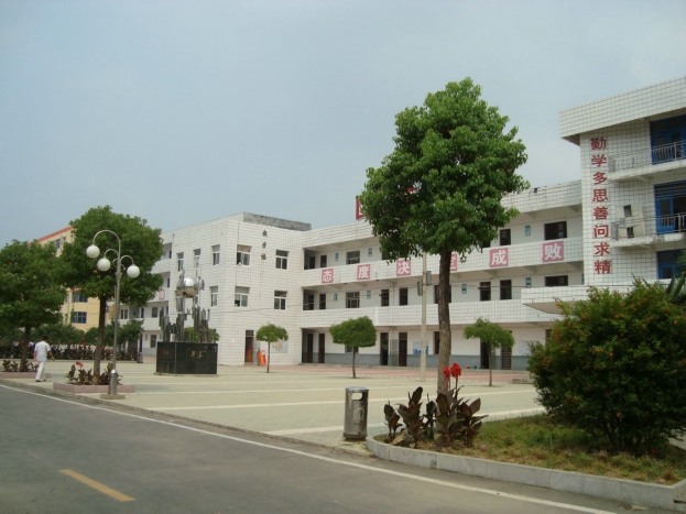  p>邳州市宿羊山高级中学,简称"宿羊山高中",始建于1938年,为当时县立