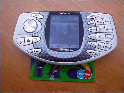  p>诺基亚n-gage上市时间2003,是直板形手机. /p>