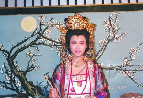  p>童爱玲,1972年11月23日出生于中国香港,女演员.