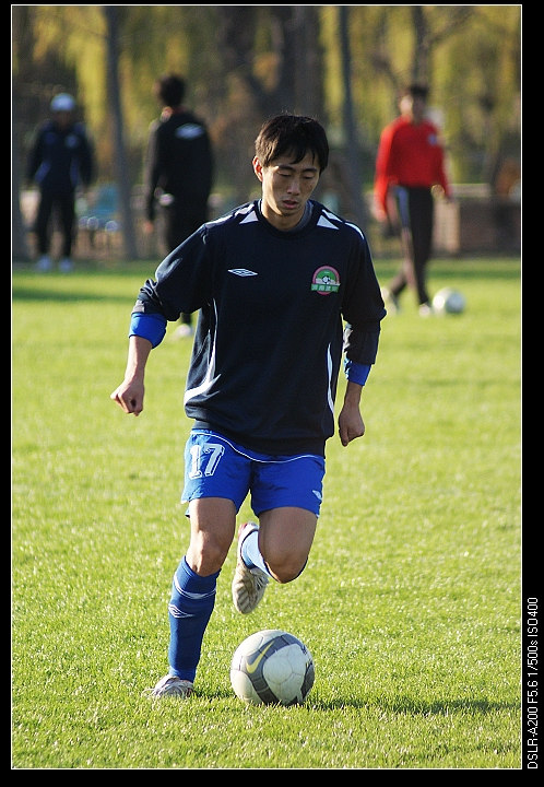  p>王宇景,河南洛阳人,1981年出生,足球运动员.