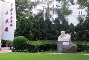  p>星海音乐学院附属中等音乐学校(简称"星海附中")地处广州,是 a