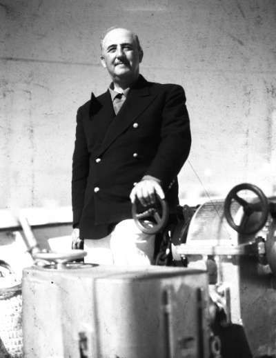  p> b>弗朗西斯科·佛朗哥 /b>(西班牙语: i>francisco franco /i>