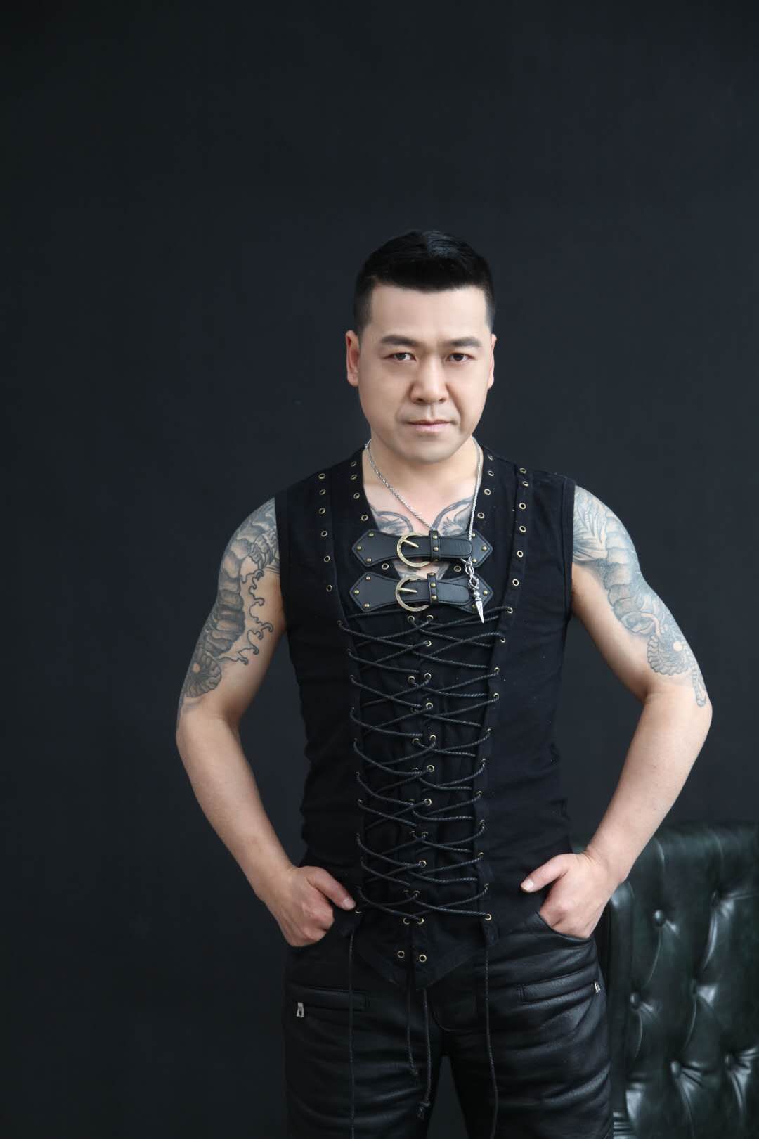  p>飞龙,中国籍,性别男,演员,歌手.是集耀传媒董事长.