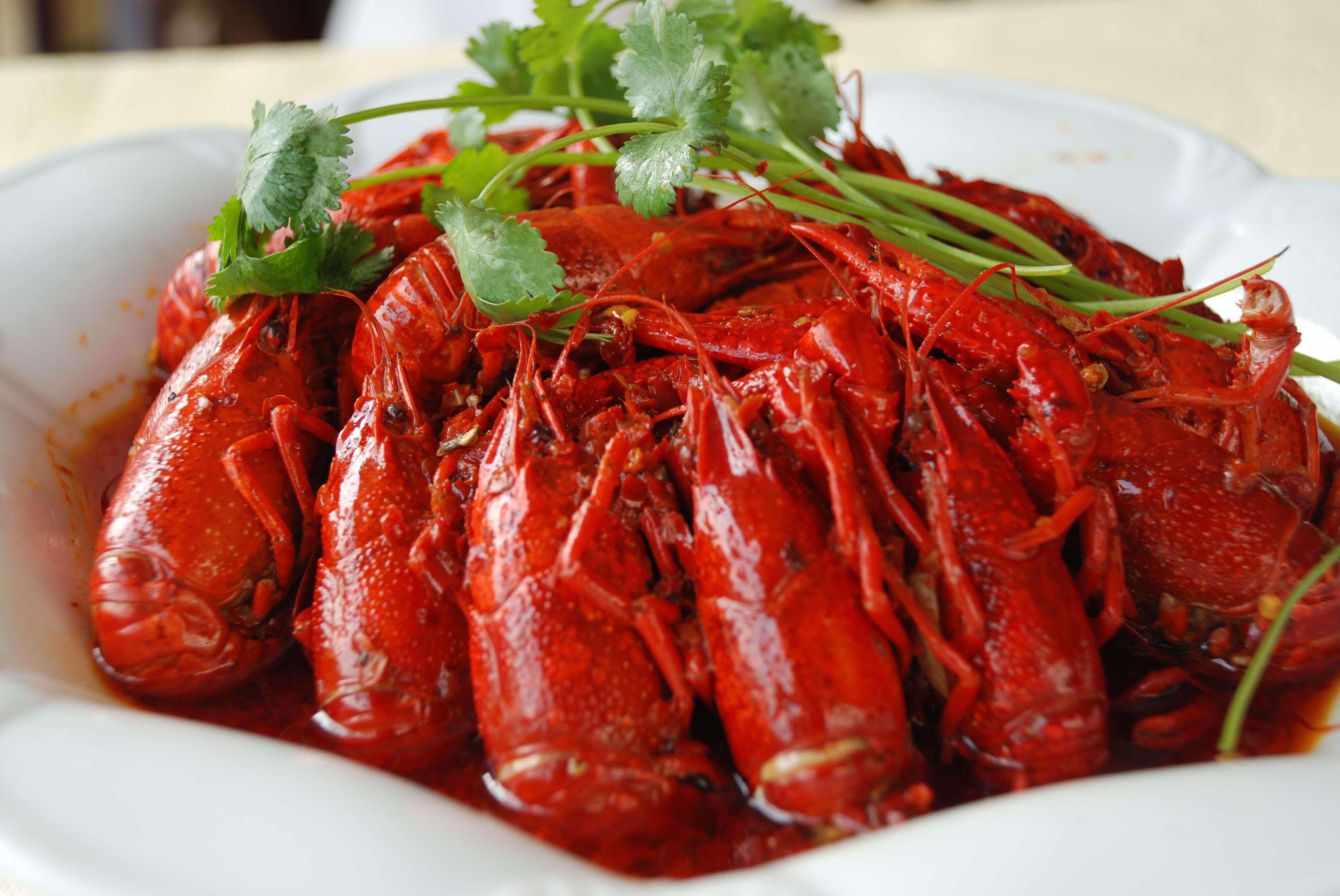 data-lemmaid="46104">盱眙龙虾 /a>是采用江苏洪泽湖的龙虾制作而成