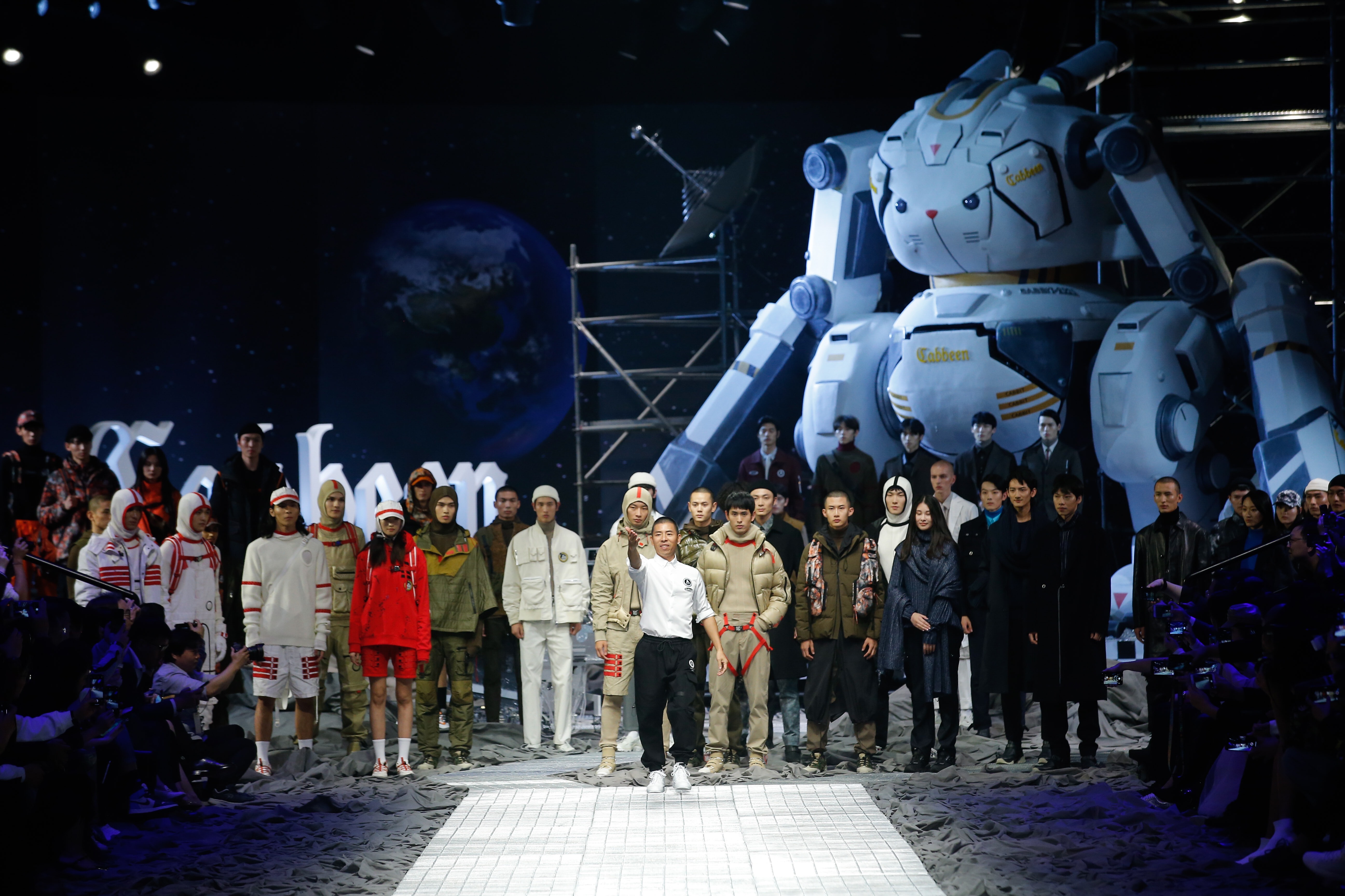 cabbeen),杨紫明,现任cabbeen卡宾服饰主理人,中国著名设计师,金顶奖