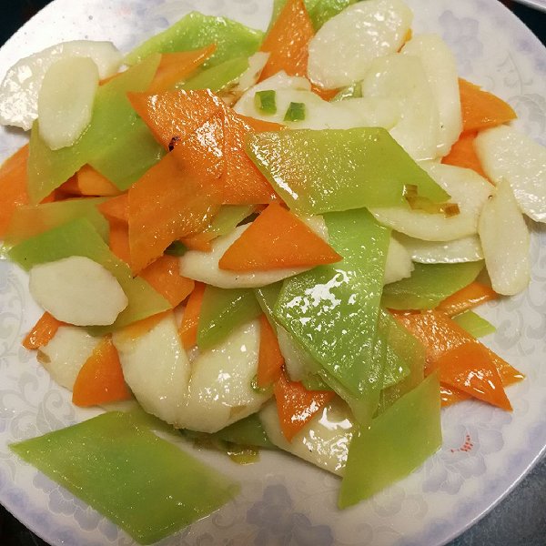  p>山药炒莴笋是一道美味佳肴,主料是 a href="#" data-lemmaid="