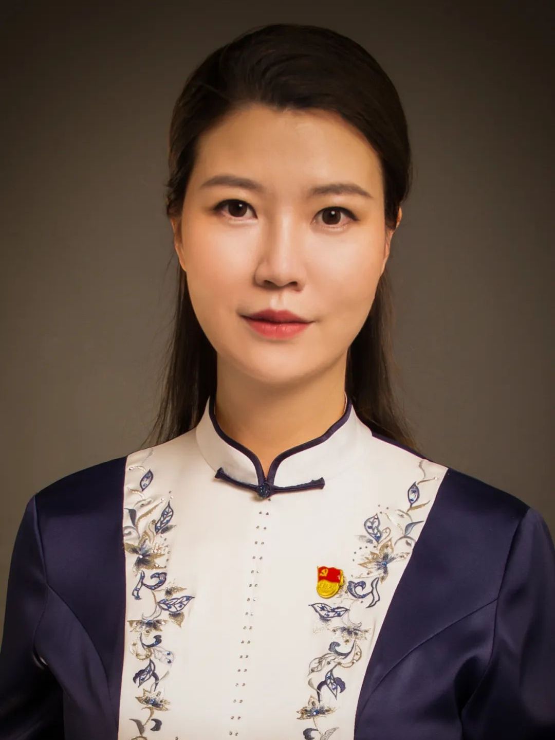  p>周丽,女,现任三江学院网络文学院副院长,网络作家. /p>